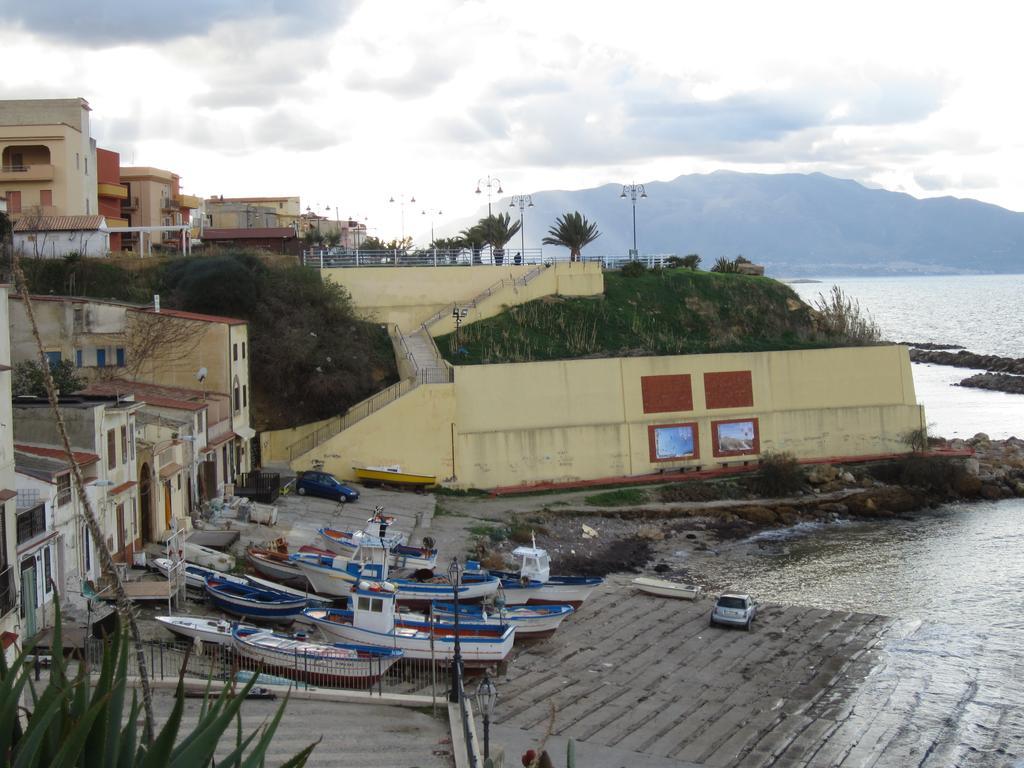 Casa Vacanze Daisy Trappeto  Bagian luar foto