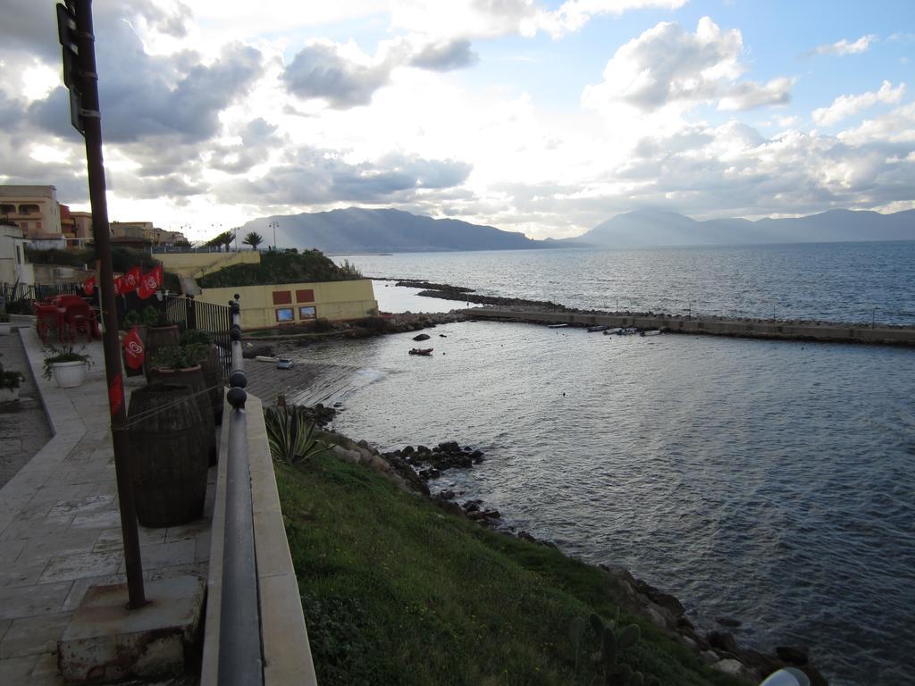 Casa Vacanze Daisy Trappeto  Bagian luar foto